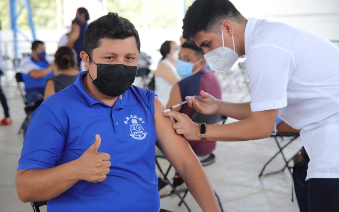 Inicia aplicación de la vacuna anticovid de refuerzo para maestros de Valladolid.