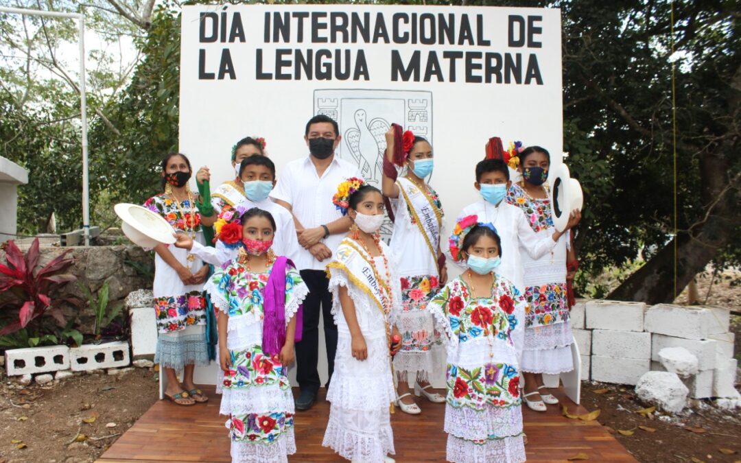 Trabajar juntos por la conservación de la lengua maya en el municipio.