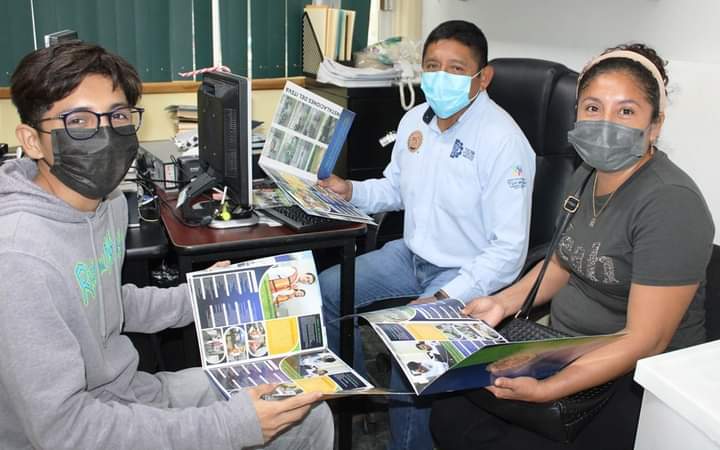 Padres de familia visitan el  ITSVA.