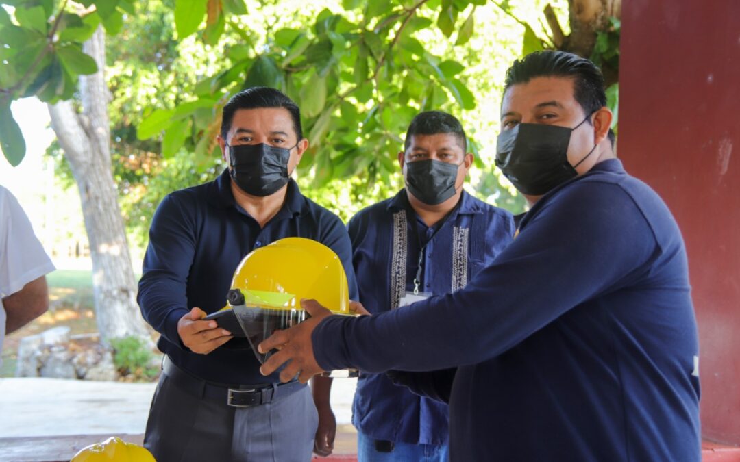 Entrega de equipo a la Coordinación Municipal de Protección Civil.