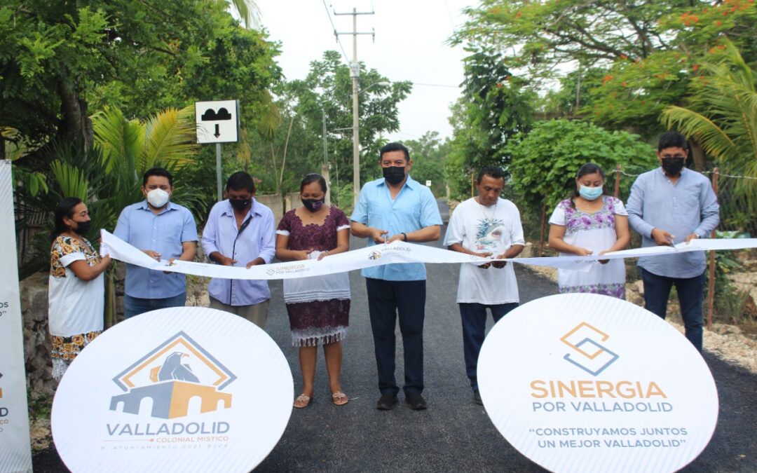 El Alcalde entrega calles rehabilitadas en Yalcobá.