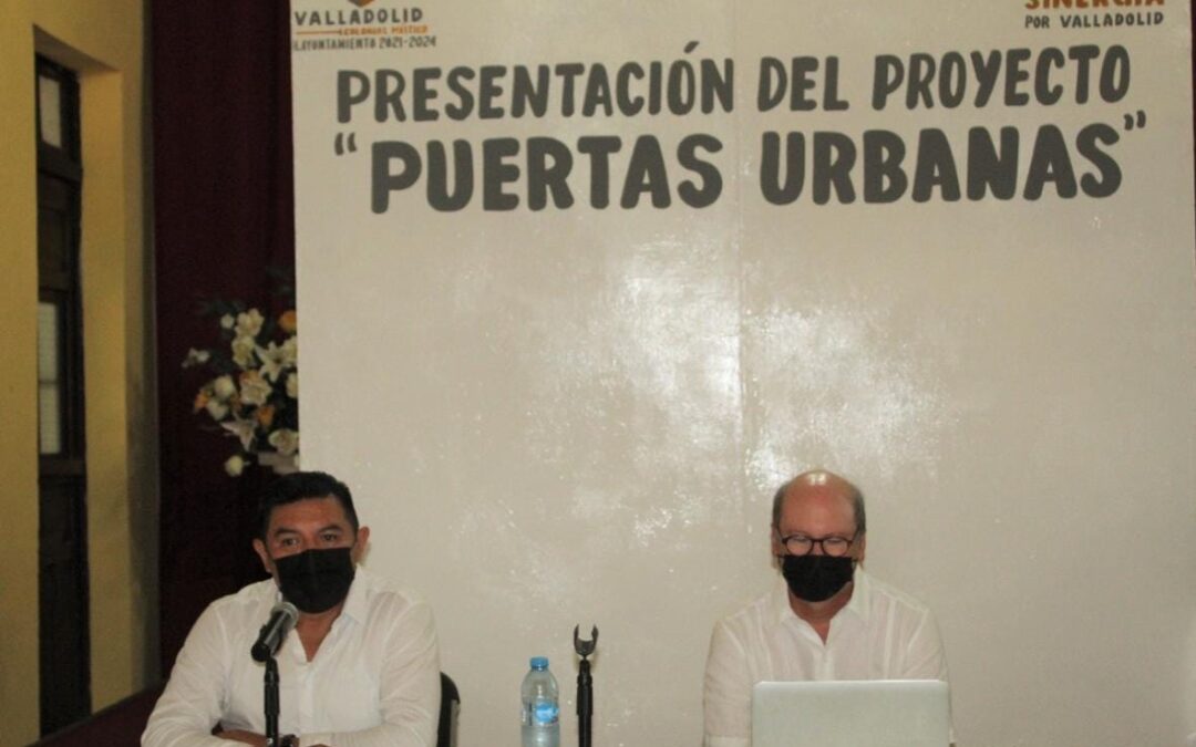 El presidente municipal, Alfredo Fernández, presenta el proyecto ante representantes de los diferentes sectores de la población.