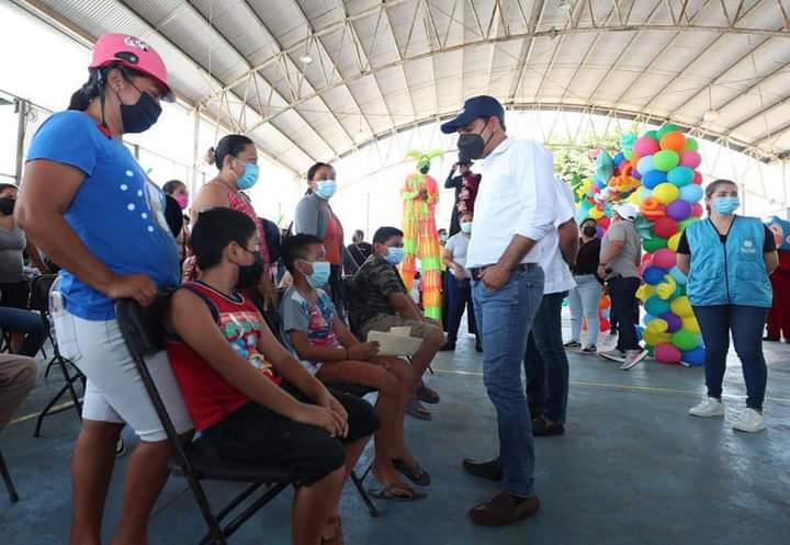Supervisa el Gobernador Mauricio Vila Dosal el operativo de vacunación para niñas y niños de 5 a 11 años en Ticul.