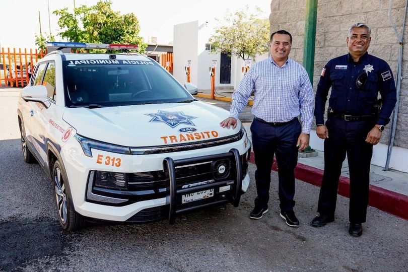 El Alcalde Renán Barrera visita las instalaciones de la corporación municipal de Hermosillo.