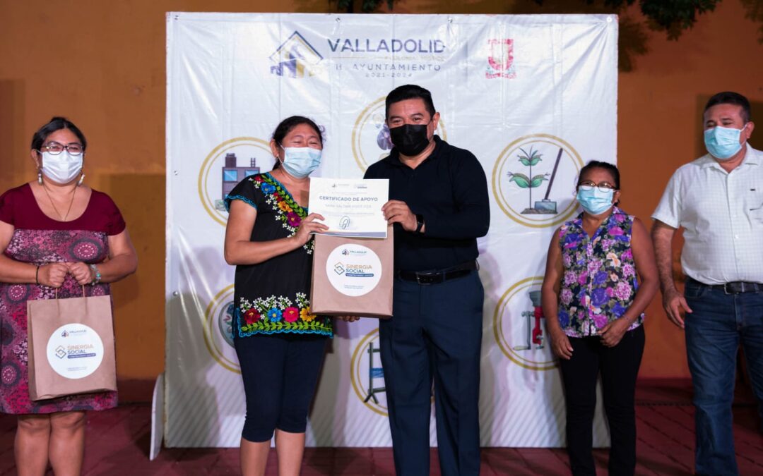 Sinergia Social cumpliendo con apoyar a las mujeres emprendedoras y que quieren salir adelante.