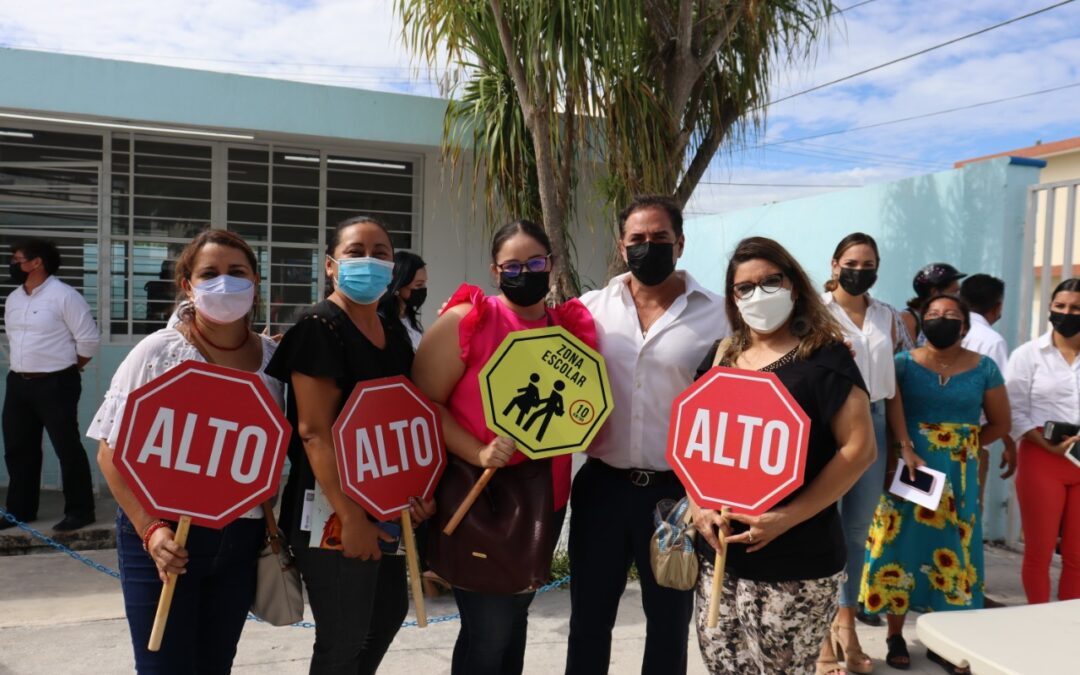 Durante el evento, también se llevó a cabo la entrega de señalética vial.
