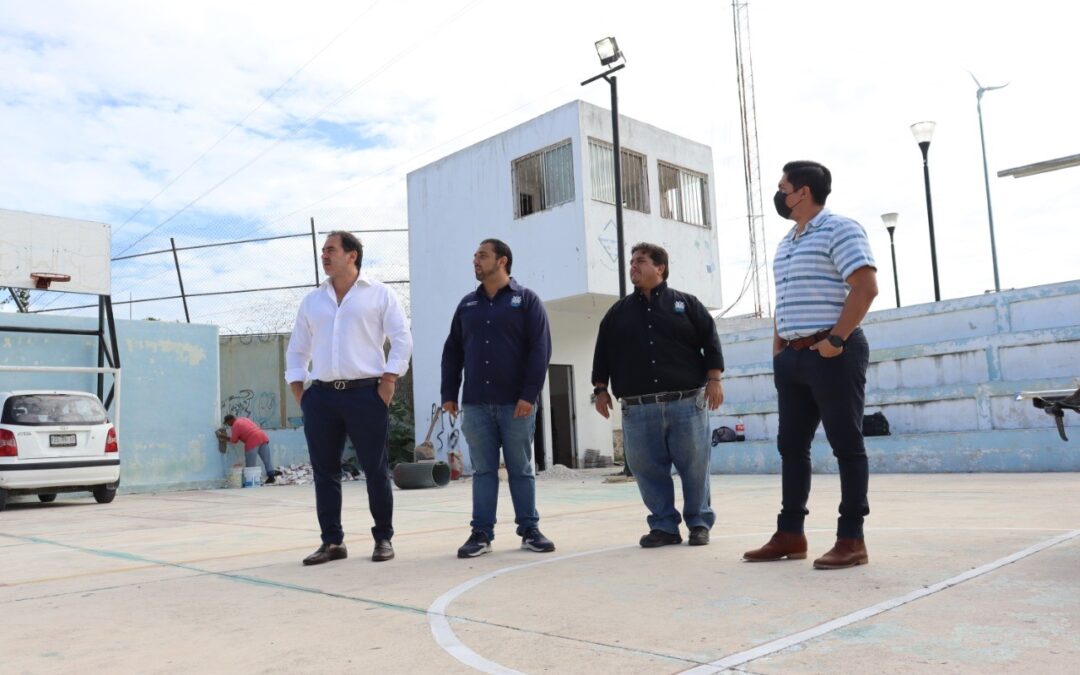 Trabajos de mantenimiento y remodelación del parque Cházaro Pérez.