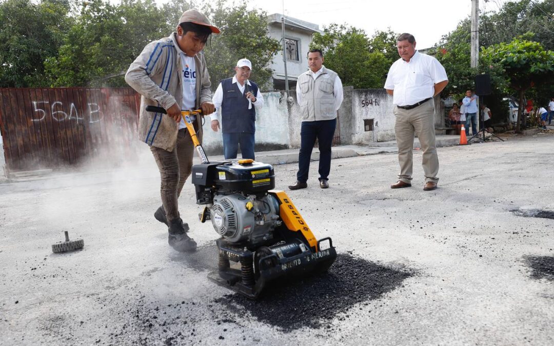El Presidente Municipal supervisó las obras de bacheo en el Centro de la ciudad.