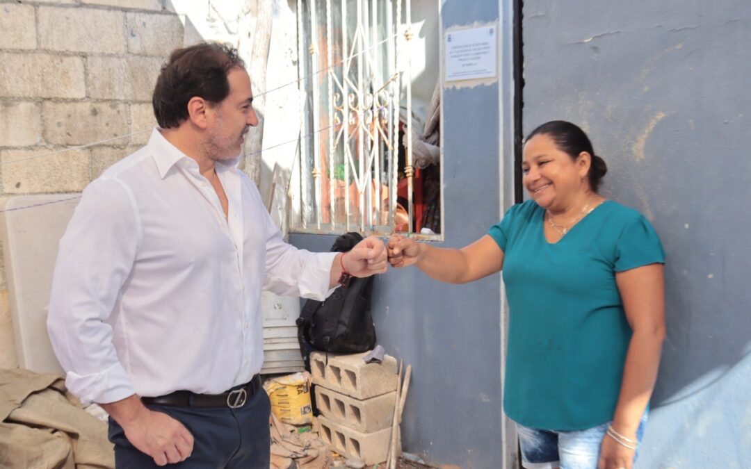 Supervisan programa “Techos Firmes”.