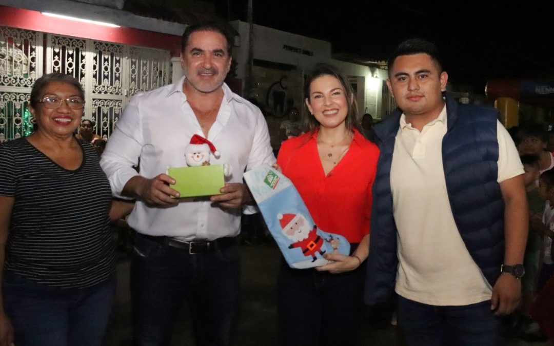 El alcalde Julián Zacarías Curi / la presidenta honoraria del DIF, Alma Rosa Gutiérrez Novelo.