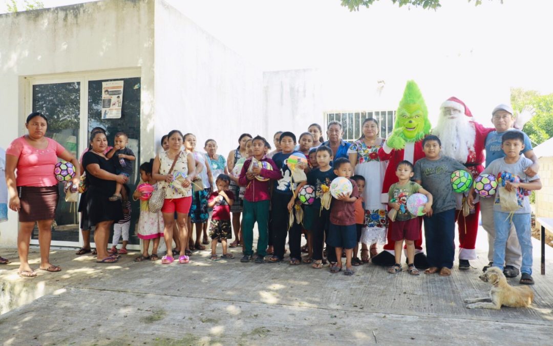 Alegría y diversión hasta en las comisarías pequeñas durante las festividades navideñas.