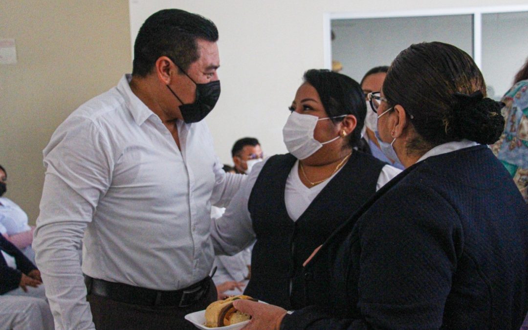 Alfredo Fernández, reconoce el esfuerzo y vocación de las enfermeras y enfermeros en su día.