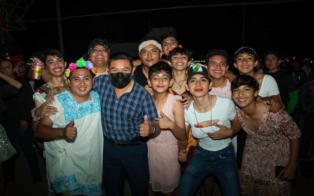 Auténticos momentos de diversión se viven durante la tradicional “Noche Regional” del Carnaval Valladolid 2023.