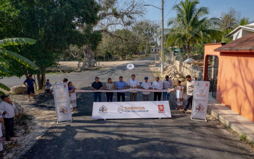 Alfredo Fernández entrega otra obra de infraestructura vial en Xocén.