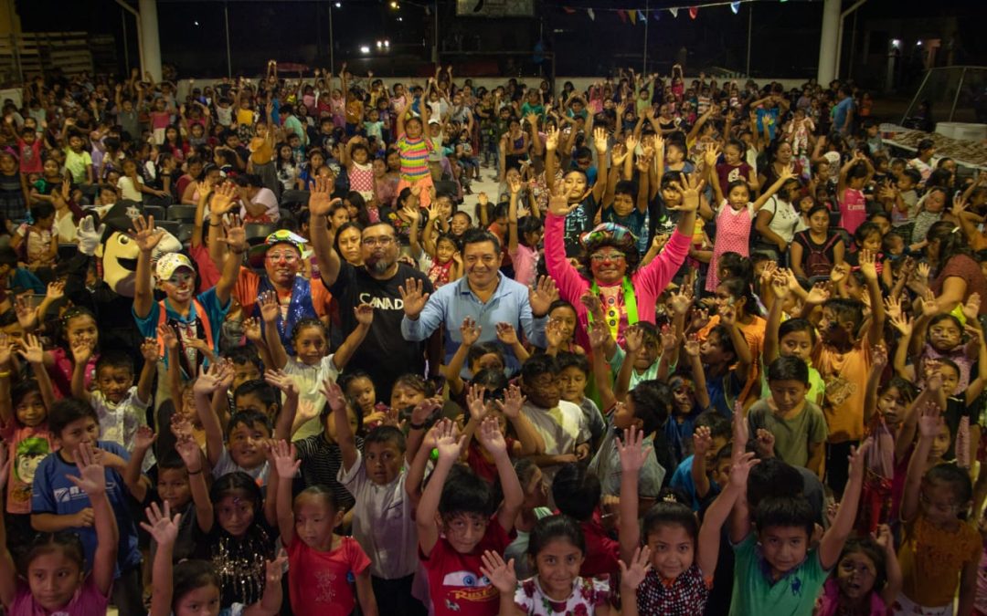 El Ayuntamiento festeja el Día del Niño en las comisarías.