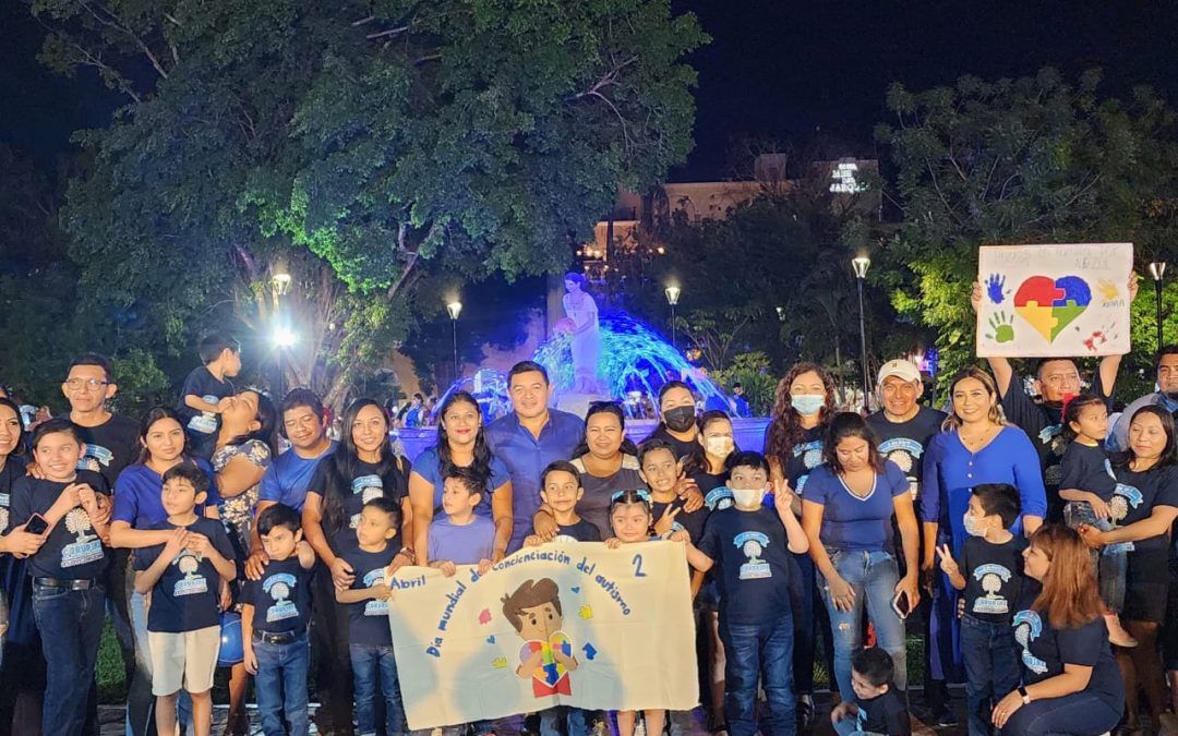 En Valladolid, Ayuntamiento enciende edificios y sitios emblemáticos para concientizar a la sociedad sobre el autismo.