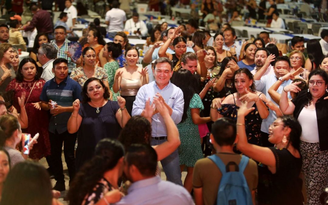 La Segey celebra la vocación de maestras y maestros en Tizimin.