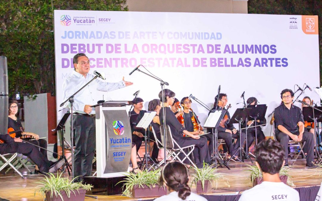 Debuta la orquesta de estudiantes del Centro Estatal de Bellas Artes.
