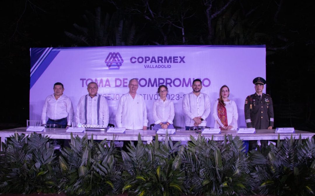 El presidente municipal atestigua la toma de compromiso del Consejo Directivo 2023 – 2024 de la Coparmex Valladolid.