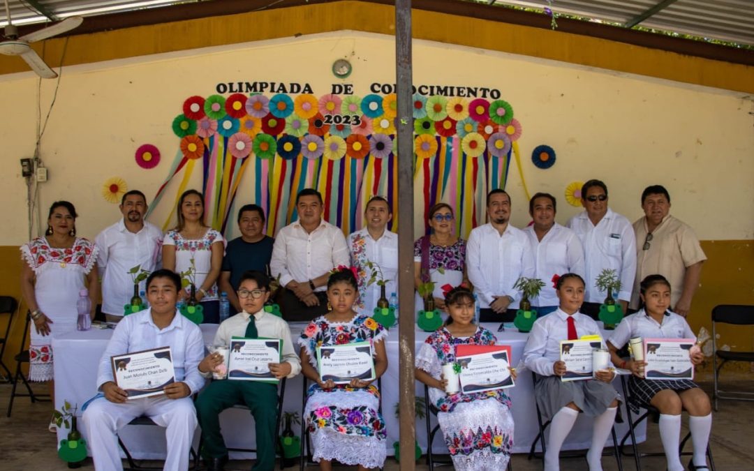 Los jóvenes fueron reconocidos por su pase a la fase estatal, que se realizará el próximo 15 de junio.