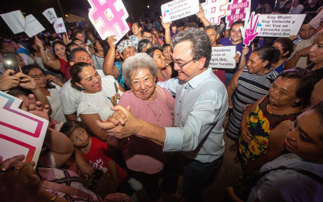 Liborio Vidal Aguilar se reúne con sus amigos del sur de Mérida.