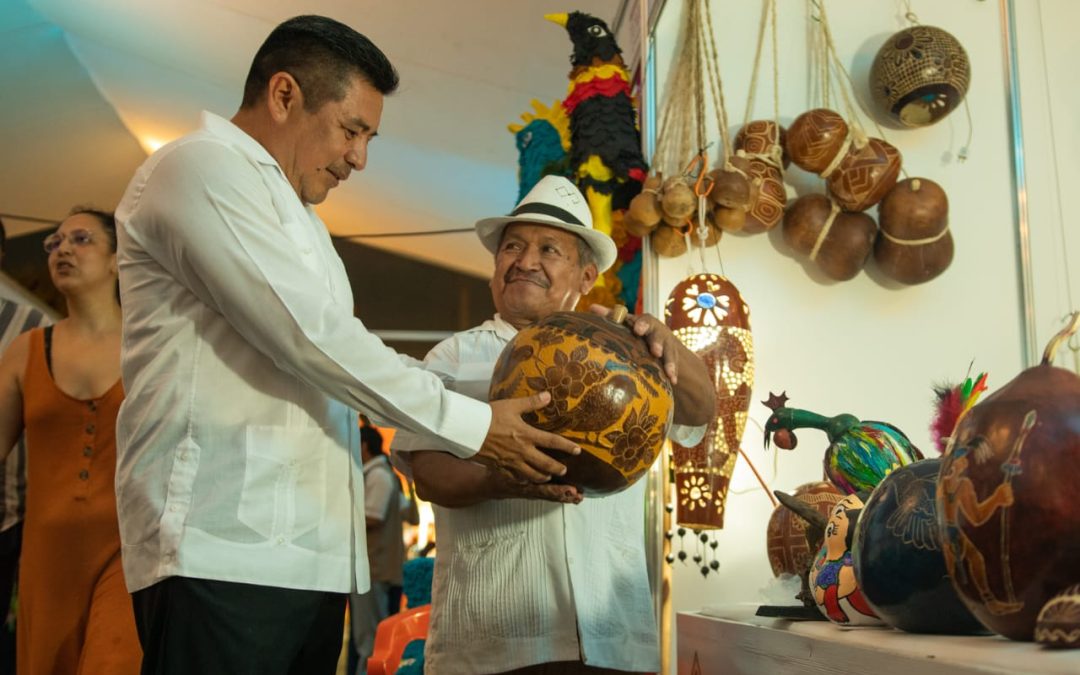 Artesanas y artesanos vallisoletanos presentes en la Feria Artesanal Tunich 2023.