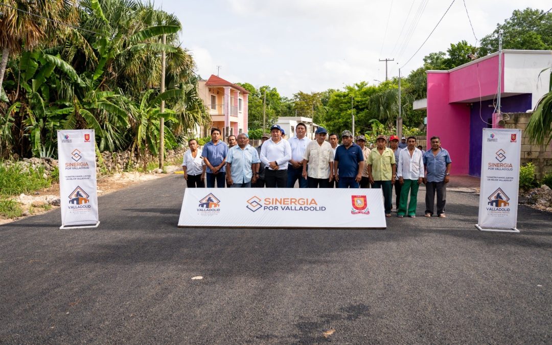 Vecinos de Popolá que hoy recibieron más de 4 mil metros de calles que rehabilitó el Ayuntamiento.