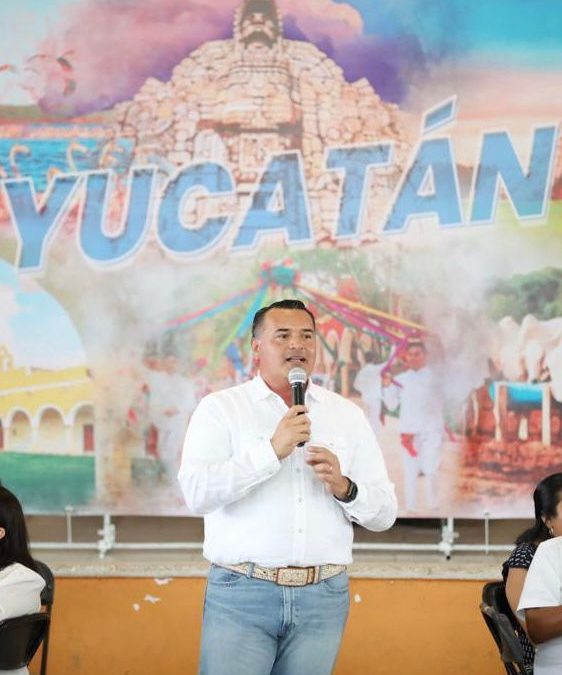 Cuestiona Renán Barrera promoción personal de funcionarios en espectaculares.