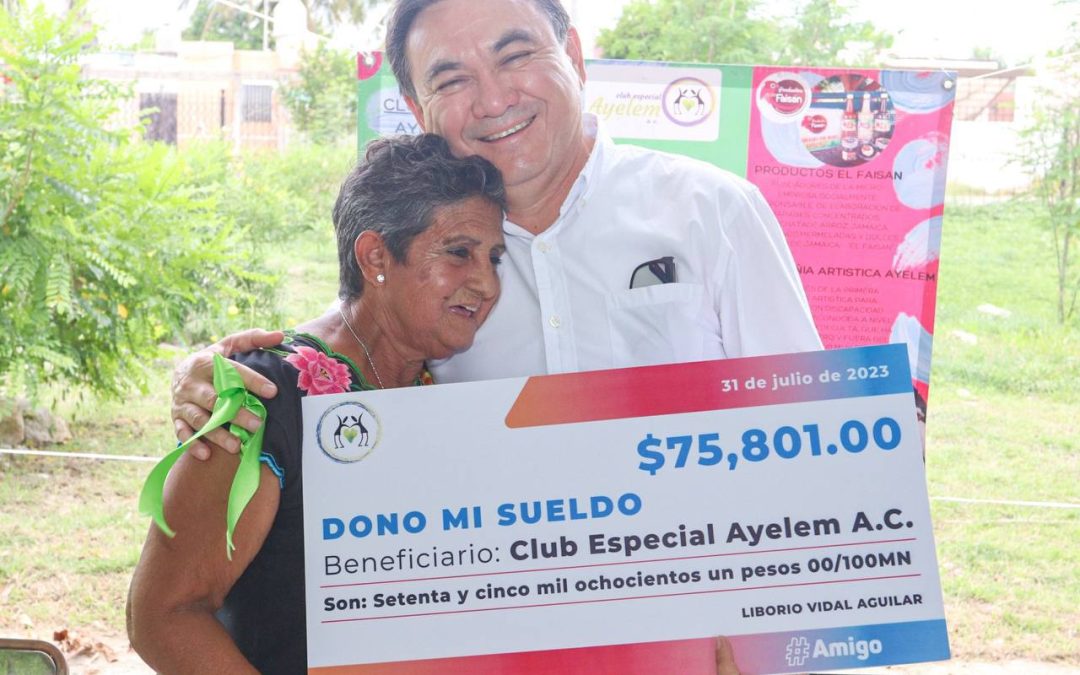 Liborio Vidal dona su sueldo al Club Especial Ayelem.