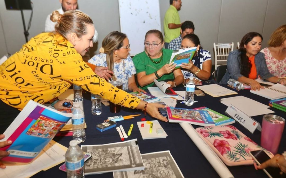 Analizan Libros de Texto Gratuitos para el ciclo escolar 2023-2024.