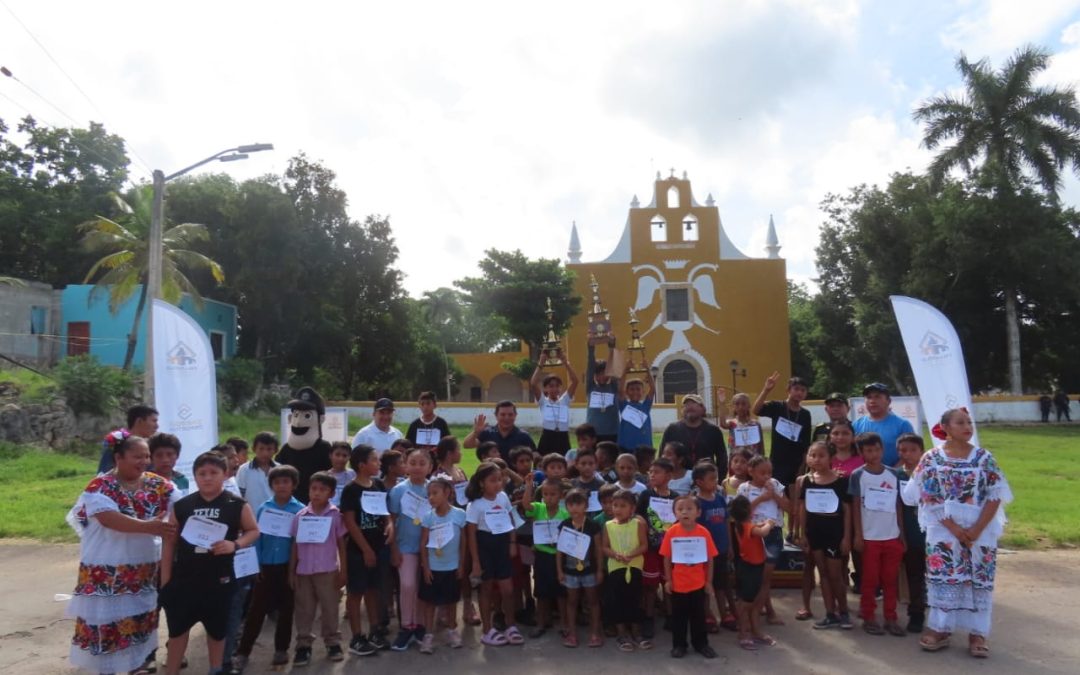 Celebrando a la Juventud en la comisaría de Kanxoc