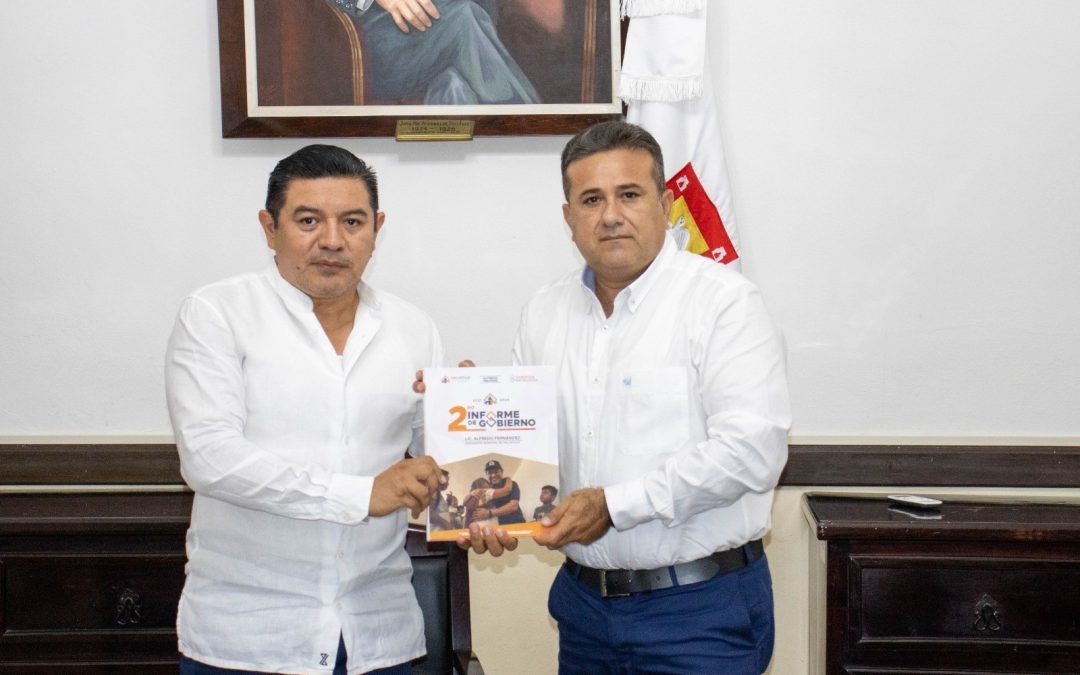 Alfredo Fernández rinde ante el Cabildo el segundo informe sobre el estado que guarda la administración pública municipal.