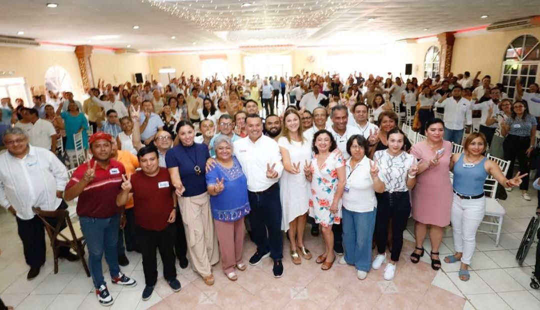Renán Barrera se reúne con más de 250 docentes en el foro “Te Escuchamos Yucatán”.