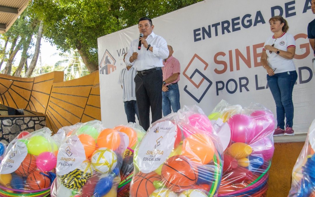 Planteles educativos de Valladolid reciben por segundo año consecutivo kits deportivos, a través del programa Sinergia por la Educación