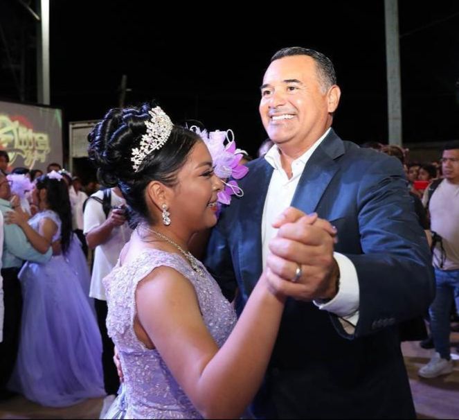 Renán Barrera, todo un suceso en el Cono Sur: apadrina a 50 quinceañeras.