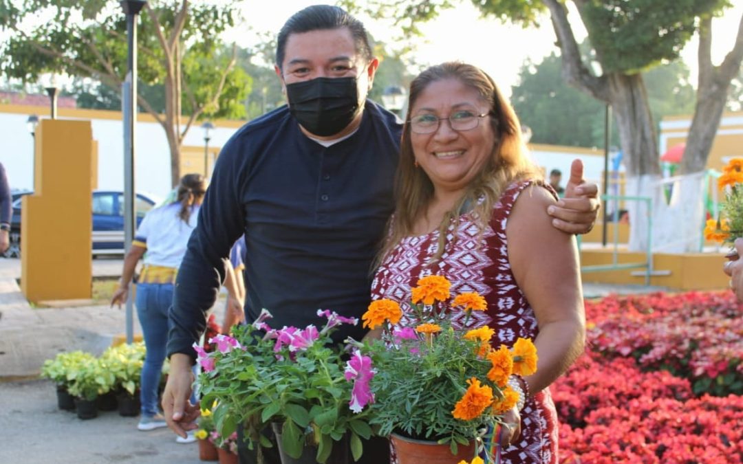 Tras casi un mes de deleitar la pupila de la gente, ayer se llevó a cabo la repartición de las flores que conformaron la decoración.