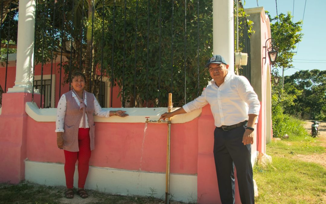 En la colonia y a unas horas de finalizar el año, el alcalde vallisoletano inauguró dos obras en materia de agua potable.