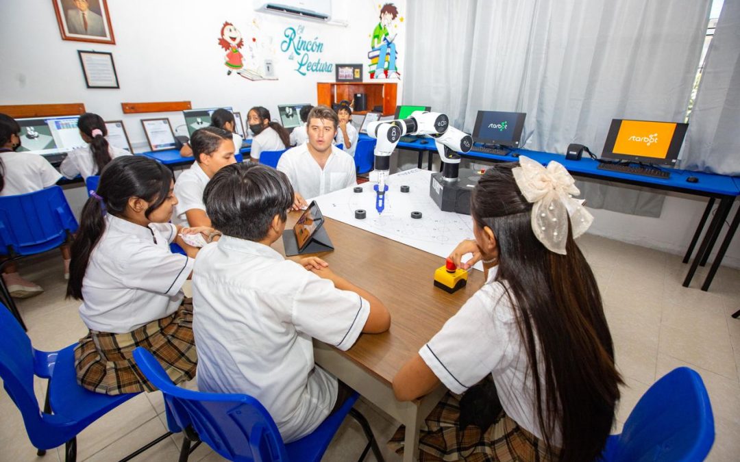 El Gobernador Mauricio Vila impulsa la educación tecnológica de vanguardia para niños y jóvenes de Yucatán.