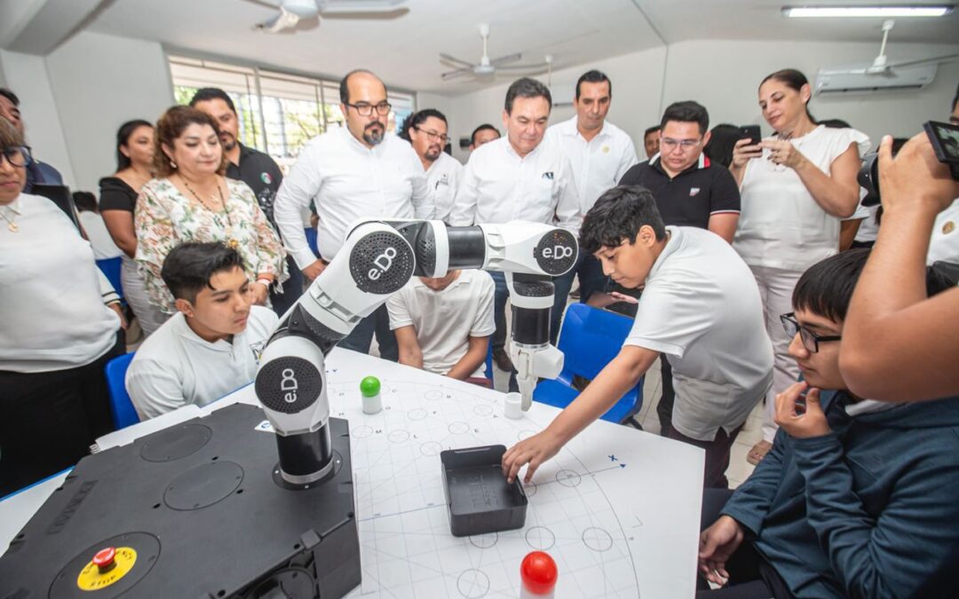 Realizan demostración de las clases de robótica que reciben estudiantes de Educación Básica y Media Superior.