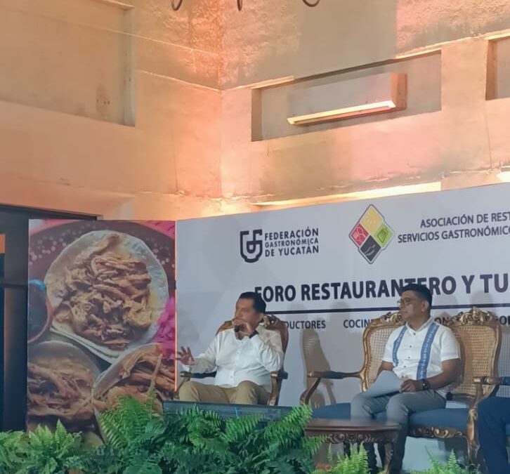 Homero Novelo presenta propuestas contundentes en el Foro Restaurantero y Turístico por Valladolid.