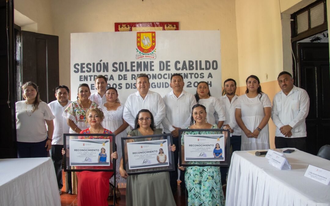 El Ayuntamiento rindió homenaje a los formadores de la niñez y juventud de Valladolid.